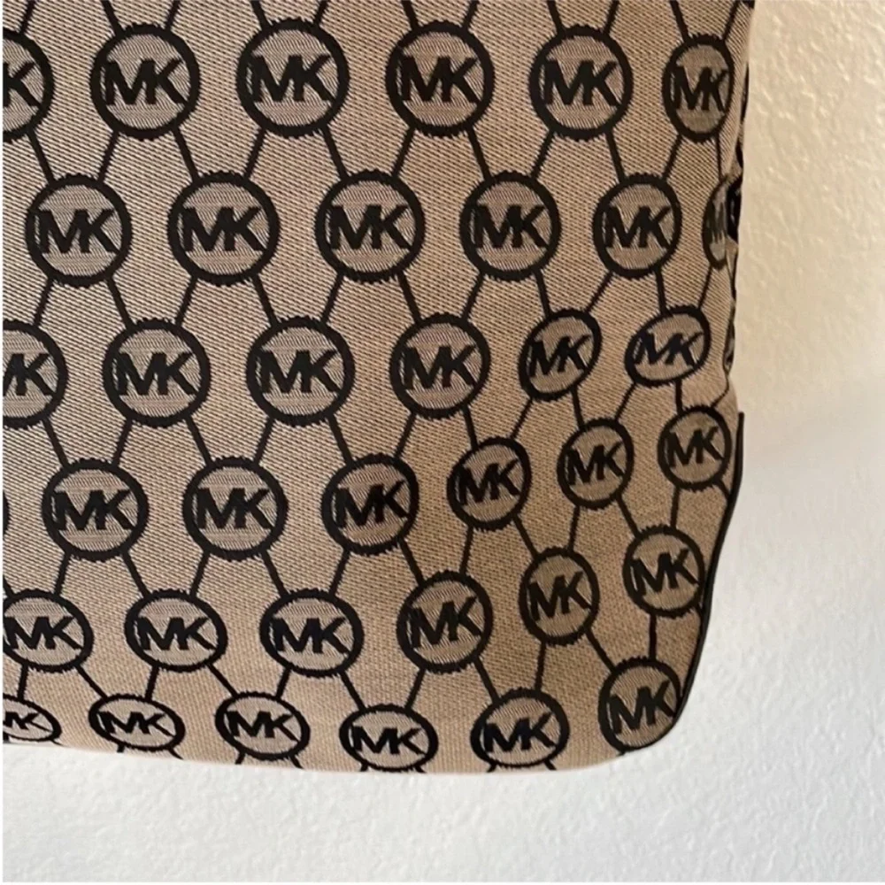 Michael‎ Kors Signature Tote